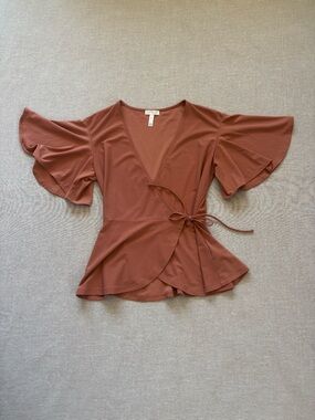 Leith mauve ruffle wrap top.
